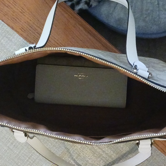 Coach tote and wallet immaculate set !! 💕 - Picture 7 of 8